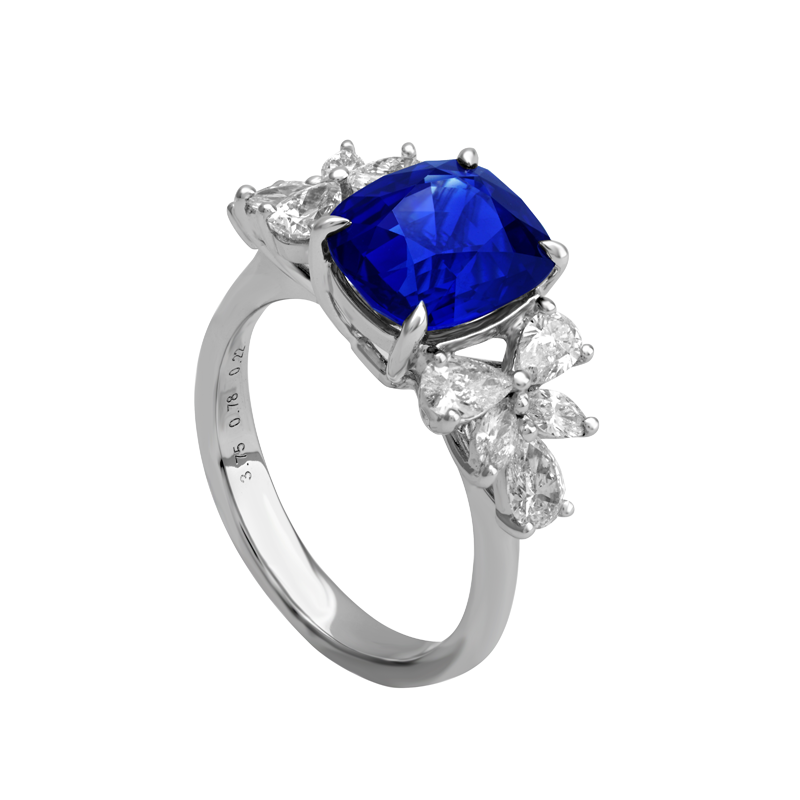 18K GOLD SAPPHIRE RING